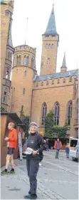  ?? FOTO: PRIVAT ?? Karin Maria Rudolph im Burghof Hohenzolle­rn.