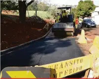  ?? Anderson Coelho ?? Aterrament­o e reparos em tubulações foram realizados pela equipe da secretaria de Obras