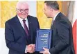  ?? FOTO: IMAGO ?? Steinmeier und sein polnischer Kollege Andrzej Duda in Warschau.