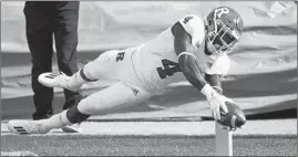  ?? QUINN HARRIS/TNS ?? Rutgers’ Aaron Young dives into the end zone against Michigan State on Saturday