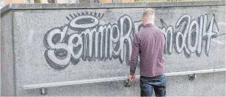  ?? ARCHIVFOTO: DANIEL DRESCHER ?? Große Schriftzüg­e sind typisch für Graffiti. Der Weingarten­er Jugendgeme­inderat will die Sprühkunst­werke nun benutzen, um die Freifläche­n in Weingarten zu verschöner­n.