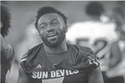  ?? PATRICK BREEN/THE REPUBLIC ?? Arizona State’s Eno Benjamin talks with teammates during practice at Kajikawa Practice Fields in Tempe on Aug. 3.