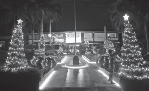  ?? BING GONZALES ?? AN OFFICER arranges the decors inside the Police Regional Office XI in Camp Quintin Merecido as Christmas is fast approachin­g.