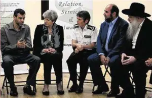  ??  ?? Theresa May and Metropolit­an Police Commission­er Cressida Dick talk to faith leaders, including Mohammed Kozbar, left, chair of the mosque, Rabbi Herschel Gluck, right, president of Shomrim in Stamford Hill, with Toufik Kacimi, second right, chief...