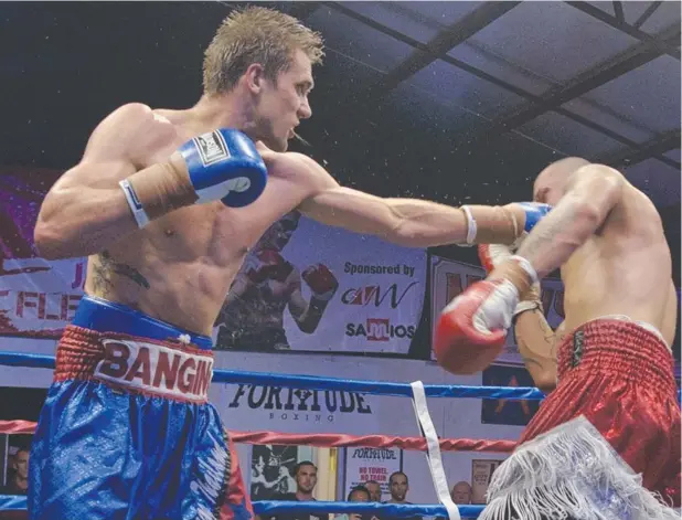  ?? Picture: MICK RICHARDS ?? BIG HIT: Cairns boxer Ben Kite will be looking to keep his winning streak going against Eddie Dos Santos on Saturday night.