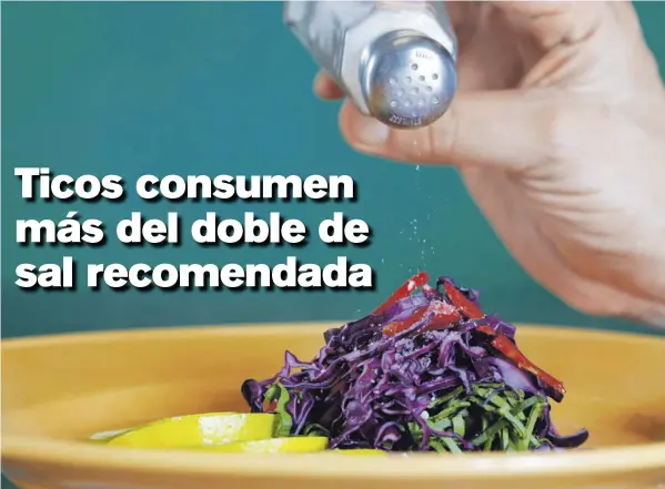  ?? MAYELA LÓPEZ ?? Una de las recomendac­iones es eliminar el salero de la mesa para evitar consumir de más.