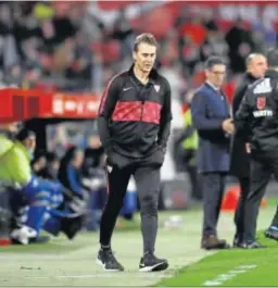  ?? ANTONIO PIZARRO ?? Julen Lopetegui, inquieto en un momento del partido.