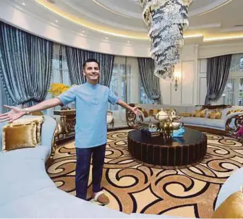  ??  ?? ALIFF Syukri di kediaman terbarunya Palace Aliff Syukri, Kota Damansara yang perabotnya dicuri.