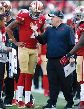  ?? NHAT V. MEYER/TRIBUNE NEWS SERVICE ?? San Francisco 49ers head coach Chip Kelly talks to quarterbac­k Colin Kaepernick (7) during a game against the Seattle Seahawks on Jan. 1.