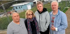  ?? MATT SHAND/STUFF ?? Lee and Denese Konowe, left, and Sarah and Ron McDiarmid are taking Tauranga City Council to court seeking compensati­on for the Bella Vista homes they can no longer live in.