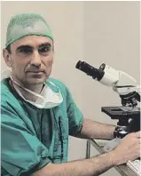  ??  ?? Dr. JR Garcés: «La cirugía de Mohs combina el quirófano con el microscopi­o»