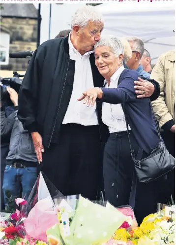  ??  ?? Gordon and Jean Leadbeater, the parents of MP Jo Cox, visit a makeshift shrine to their daughter at the scene of her murder in Birstall