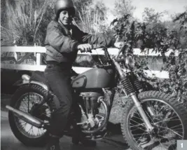  ??  ?? 1. La première vraie moto de Malcolm Smith, 15 ans : une Matchless 500 qu’il avait bien du mal à démarrer. 2. Malcolm dans ses oeuvres au guidon de sa Husqvarna lors des ISDT 1973 à Dalton, Massachuse­tts.