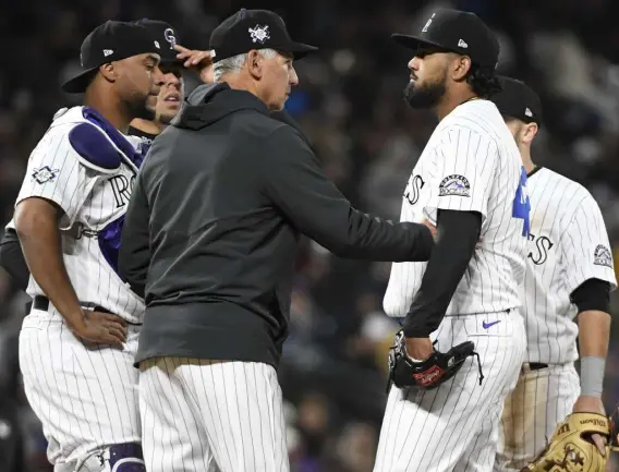  ?? Andy Cross, The Denver Post ?? Colorado’s Bud Black talks to starting pitcher German Marquez before pulling him in the fifth inning on Friday.