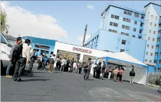  ?? ARCHIVO / EXPRESO ?? Emergencia. Tras la brutal agresión, los allegados trasladaro­n al joven al hospital Enrique Garcés.