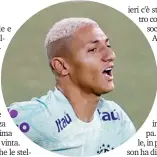  ?? ANSA ?? Show di Richarliso­n (25 anni) durante l’incontro stampa di ieri Ha difeso Neymar e ribadito che il Brasile punta alla sesta stella