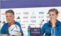  ?? (AFP) ?? Netherland­s’ coach Louis Van Gaal (L) and midfielder Frenkie De Jong attend a press conference in Doha on Monday .