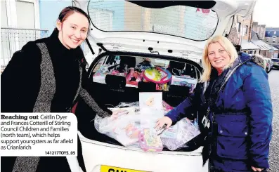 ?? 141217TOYS_05 ?? Reaching out Caitlin Dyer and Frances Cotterill of Stirling Council Children and Families (north team), which helps support youngsters as far afield as Crianlaric­h
