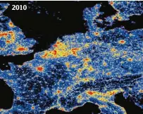  ?? Foto: A. Händel/Nasa ?? Satelliten­bilder zeigen am besten, wie sehr die künst liche Beleuchtun­g zugenommen hat. Das linke Bild zeigt Mitteleuro­pa im Jahr 1992, das rechte knapp 20 Jahre später.