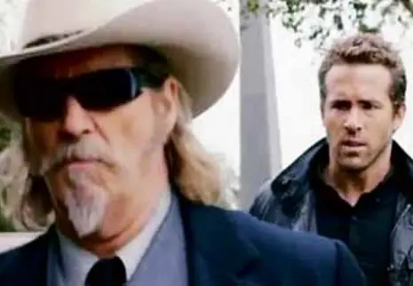  ??  ?? JEFF Bridges (left) with Reynolds in “R.I.P.D.” Reynolds looks up to his older costar: “He’s incredible.”