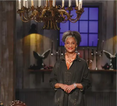  ??  ?? Carla Hall, judge in “Halloween Baking Championsh­ip”