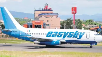  ?? FOTO DE ÓSCAR ELVIR ?? OPERACIÓN. El Boeing 737-201 en agosto de 2016 en el aeropuerto Toncontín.