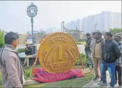  ?? SUBHANKAR CHAKRABORT­Y AND DEEPAK GUPTA/HT PHOTOS ?? (LR) Artistes giving cultural performanc­es during the inaugurati­on of UP Divas and Lucknow Mahotsav at Awadh Shilpgram in Lucknow on Wednesday; a replica of Re 1 coin made of wheat was on display at the venue.