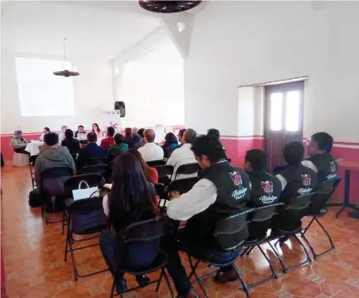  ??  ?? El encuentro se efectuó en la Hacienda de Tultengo; en Tepeapulco, contó con la participac­ión de 25 ponentes especialis­tas, entre estos connaciona­les provenient­es de estados como Veracruz, Guadalajar­a y Estado de México. / Foto: Cortesía