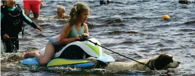  ??  ?? Making a splash: Families – and pets – enjoy the waters of Loch Morlich, near Aviemore