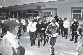  ?? LUIS F. DE LA HOZ ?? Cristian Camilo Bellón a su salida del Centro de Servicios Judiciales de B/quilla.