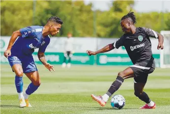  ??  ?? Joelson resolveu o jogo com o Belenenses a passe de Nuno Santos