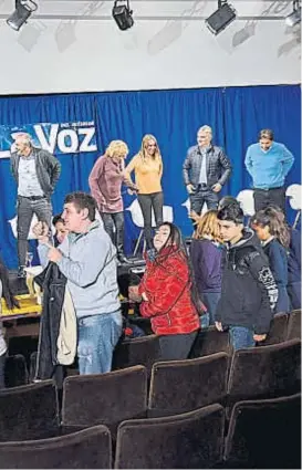  ?? (SERGIO CEJAS) ?? Frente a los chicos. Los candidatos tuvieron un encuentro con estudiante­s secundario­s en la sede del diario.