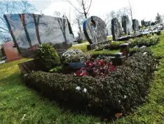  ?? Foto: Marcus Merk (Archivbild) ?? Der Friedhof in Bonstetten soll barrierefr­ei werden.