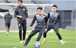  ??  ?? Muang Thong’s Chanathip Songkrasin, centre, during a training session yesterday.