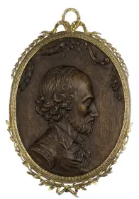  ??  ?? 4. Jubilee medallion made for David Garrick, 1769, carved by Thomas Davies (active 1769–?), mulberry wood, silver gilt. Shakespear­e Birthplace Trust, Stratford-upon-Avon