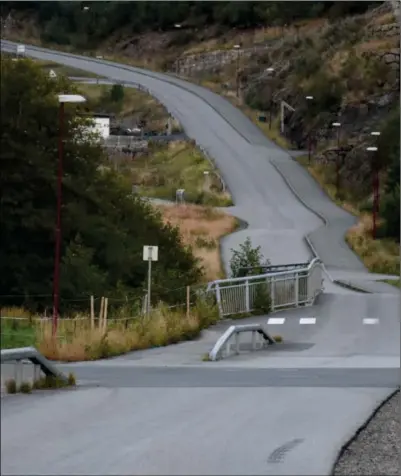  ?? FOTO: TOM ARILD STØLE ?? Hagekleiva vel er misfornøyd med Hagehølvei­en, og har nå sendt brev til Lyngdal kommune der de lister opp ting de mener må gjøres med veien.