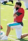  ?? AMY BETH BENNETT / SUN SENTINEL ?? Dolphins quarterbac­k Ryan Fitzpatric­k during stretches prior to Monday’s practice in Davie. Fitzpatric­k is back with the team after the death of his mother over the weekend.