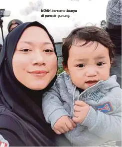  ??  ?? NOAH bersama ibunya di puncak gunung.