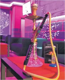  ?? FOTO: EMANUEL HEGE ?? Rauchen als Freizeitbe­schäftigun­g: Die Shisha ist bei vielen Jugendlich­en ein Kultobjekt.