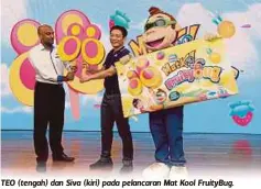  ??  ?? TEO (tengah) dan Siva (kiri) pada pelancaran Mat Kool FruityBug.