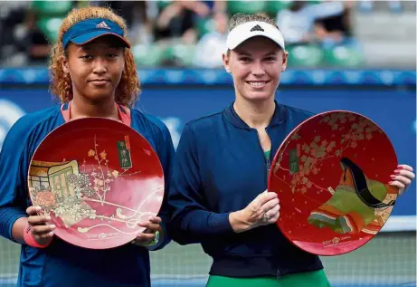  ??  ?? Moment to
cherish: Winner Caroline Wozniack (left) posing with Naomi Osaka after Pan Pacific Open women’s singles final at the Ariake Coliseum in Tokyo yesterday. — Reuters