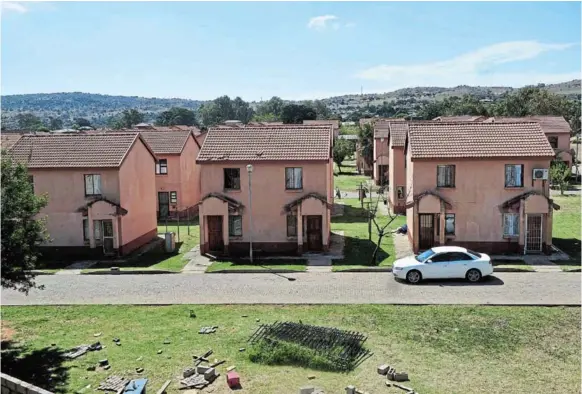  ?? / THULANI MBELE ?? A block of flats known as Nkandla, which has been hijacked by a Mamelodi group known as Boko Haram. The group is said to be collecting R2,500 for ‘rent’ from each apartment.