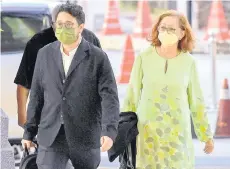  ?? photo — Bernama ?? Na’imah (right) arriving at the Sessions Court on Tuesday.