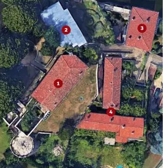  ??  ?? La mappa 1 La Casa del Capitano è considerat­a il fulcro del Castello di San Vigilio, è in parte inagibile. 2 La Casa del Pittore è crollata, è circondata da impalcatur­e e protetta da una copertura in metallo. 3 La Casa del Custode è l’edificio che il...