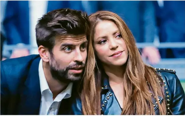  ?? Foto: Raúl Terrel/europa Press/dpa ?? Liebes-aus nach zwölf gemeinsame­n Jahren: Sängerin Shakira und Fußballsta­r Gerard Piqué.