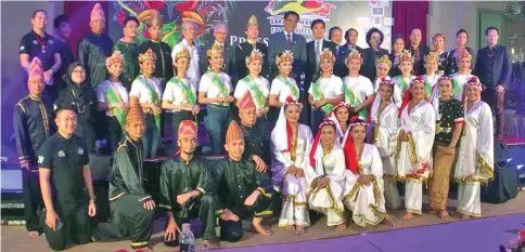  ?? — Photo by Roystein Emmor ?? Abdul Karim (back row, 10th right) and guests pose with the finalists of Miss Cultural Harvest Festival 2019 and performers of ‘Dang Buncu – The mystical beauty of Bukid Batu Barit’ following the press conference.