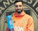  ?? FOTO: PREMIER ?? Bruno Fernandes
Con el premio