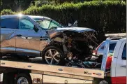  ?? ALLISON ZAUCHA / THE NEW YORK TIMES ?? Tiger Woods’ car is towed after a single-vehicle accident in Rancho Palos Verdes, Calif., on Feb. 23. Woods suffered multiple leg injuries.