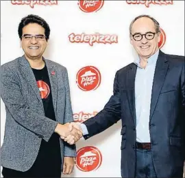  ?? ÁNGEL RIVERO / EFE ?? Milind Pant, presidente de Pizza Hut, y Pablo Juantegui, de Telepizza