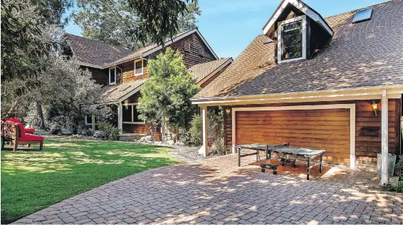  ?? KEVIN DOLE, TRIBIUNE NEWS SERVICE ?? It's no beet farm, but Rainn Wilson's Agoura Hills, California, house, listed for $1.699 million US, features a rustic charm complete with barns.